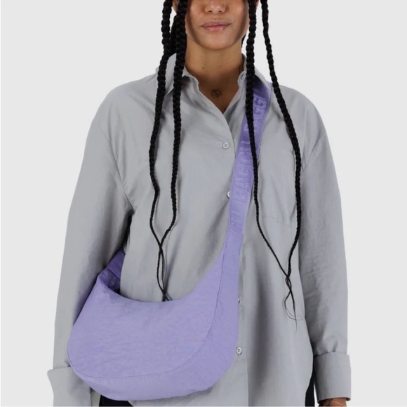 BAGGU Medium Crescent Bag - Wisteria Purple - Picture 2 of 3